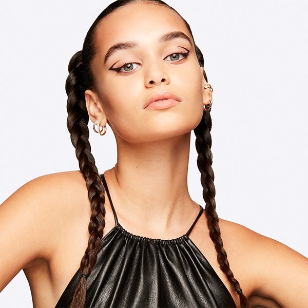 Rozjasňující make-up Studio Radiance Face And Body