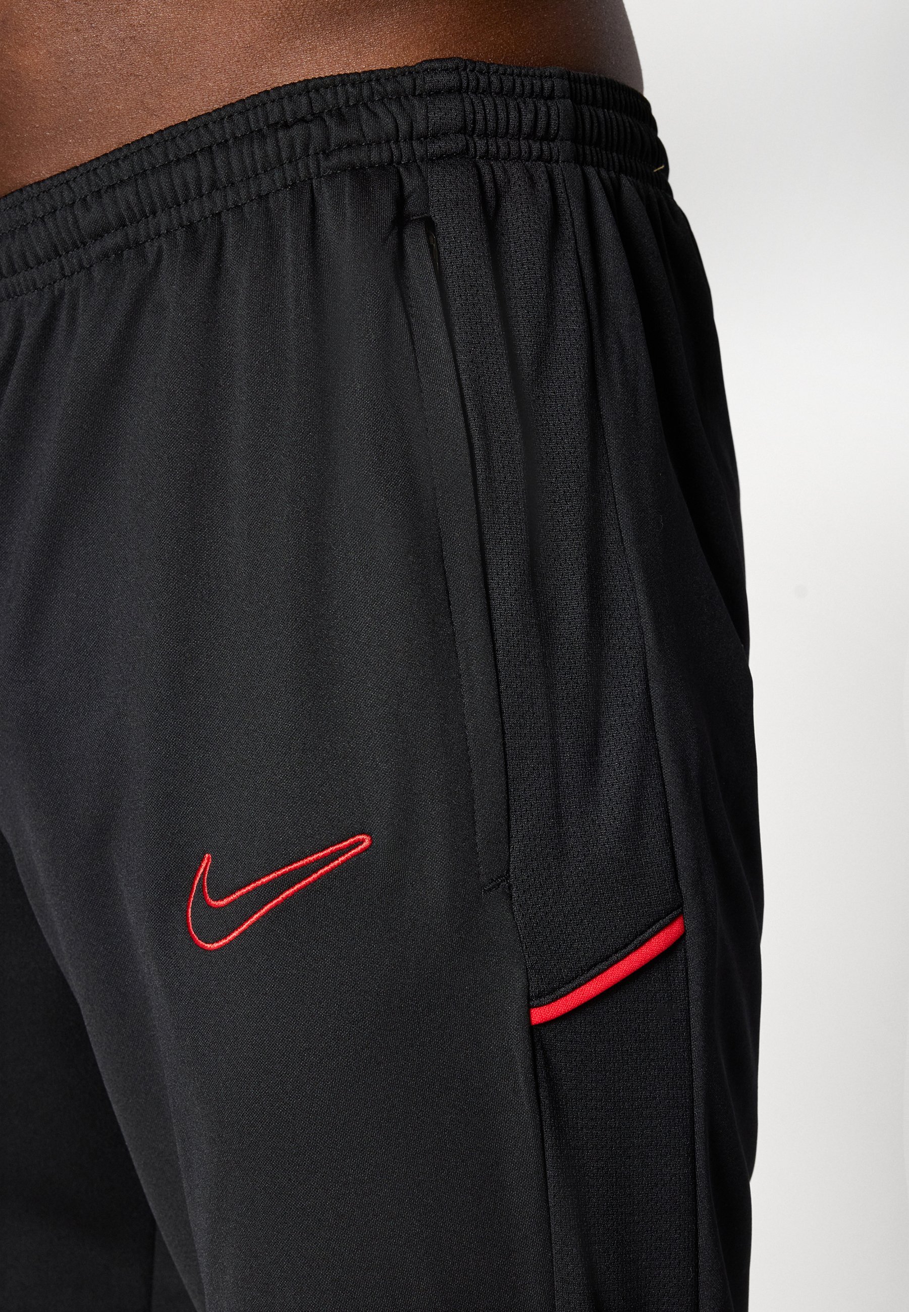 Pantalon de survêtement Nike Performance ACADEMY - noir/rouge universitaire