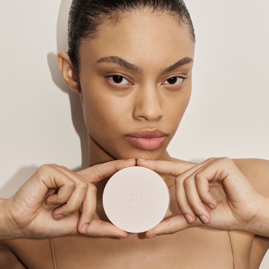 KYLIE COSMETICS Natural Blur Powder