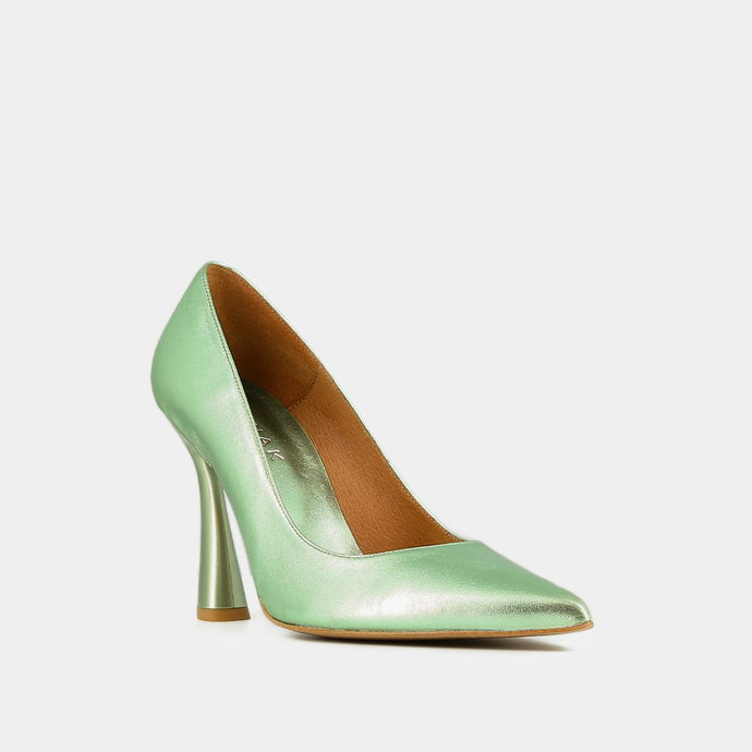 Escarpins à talons hauts et bouts pointus  en cuir métallisé vert clair