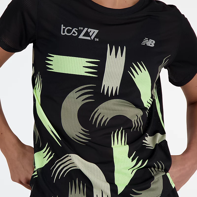 Tricou cu mânecă scurtă NB Athletics pentru femei, ediție London - NEGRU/MULTIPLU