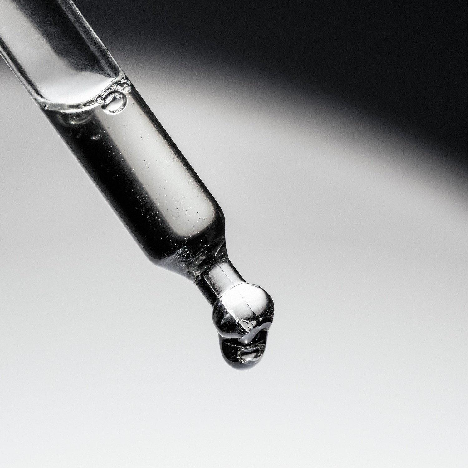 MÁDARA drėkinamasis serumas su individualiai parinktais veikliosiomis medžiagomis (Omega 3-6-10) – 17,5 ml