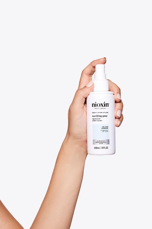 Nioxin Density Defend Styling Root Lifting Spray sprej za volumen za brezhibno videti lase