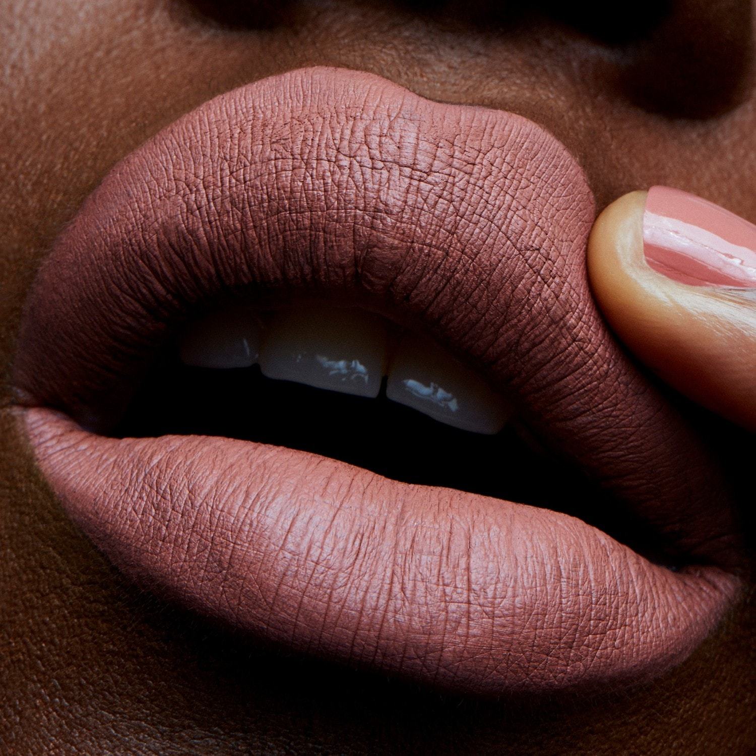 MAC Lippenstift Iepazīstieties ar savu matēto Retro matēto šķidro lūpu krāsu - 5 ml