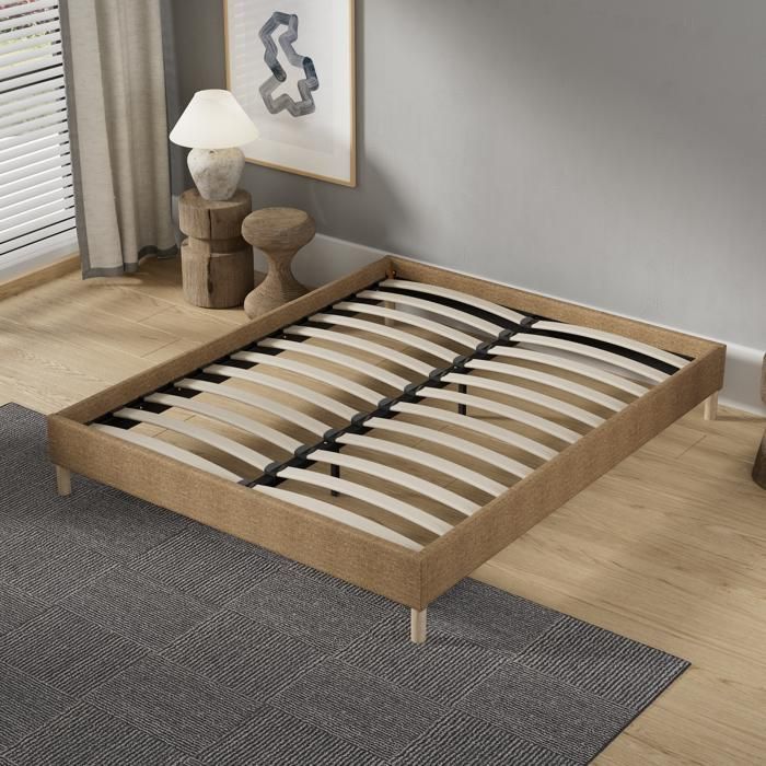 Bett mit Lattenrost 140 x 200 cm – Brauner Stoffbezug – Stabil und robust – Verstärkte Mittelbeine