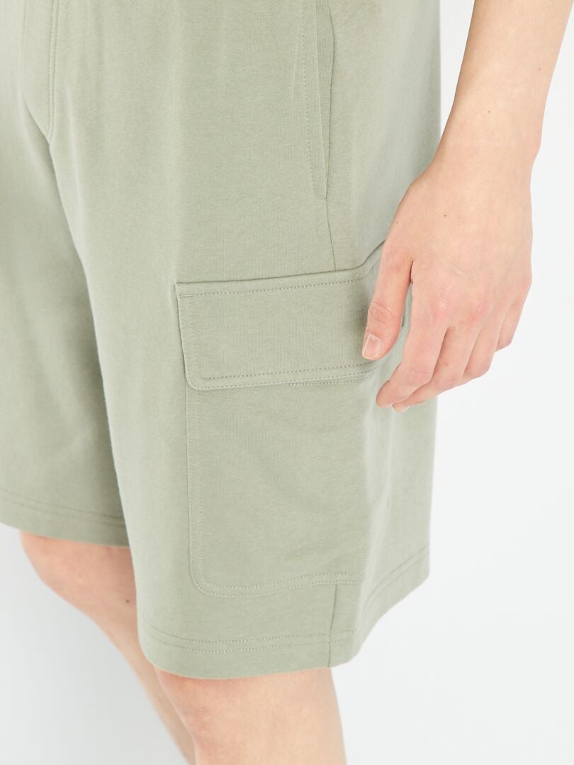 Bermuda de tecido polar com bolsos - cinza
