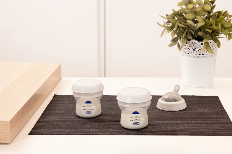 Chicco Natural Feeling viacúčelová nádoba na mlieko