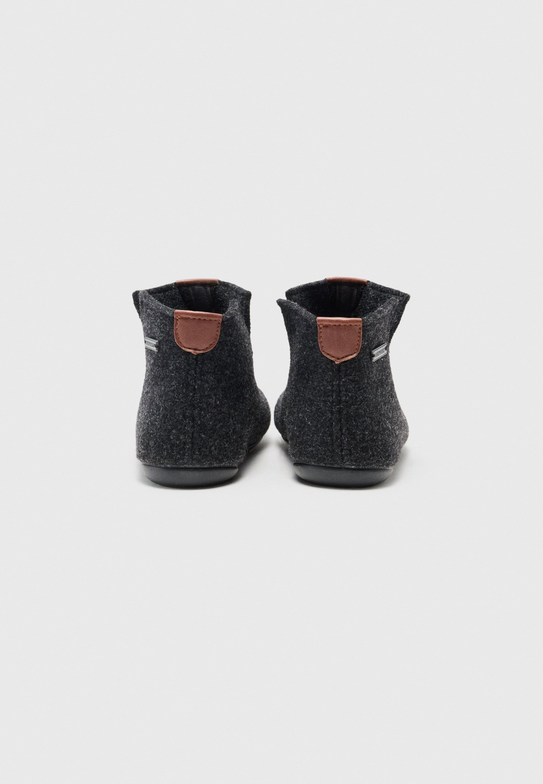 Shepherd UDDEBO BAREFOOT UNISEX - Instappers - asfalt