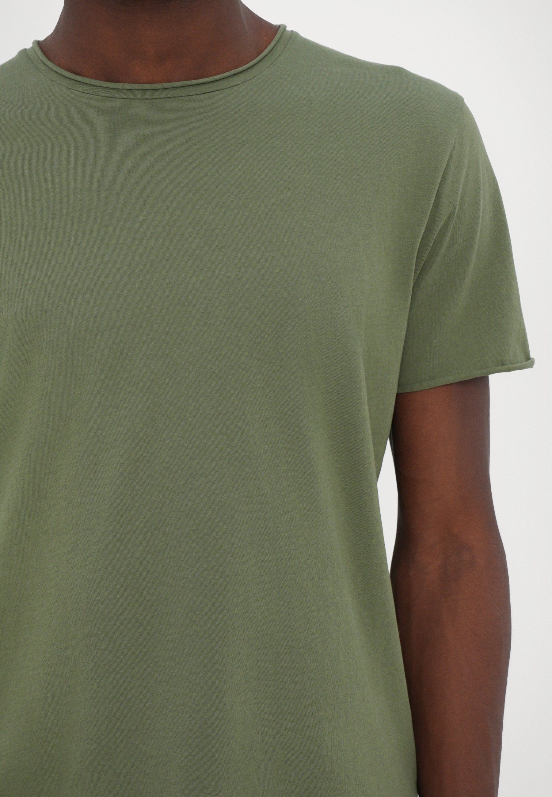Filippa K Basic T-Shirt – verwaschenes Grün