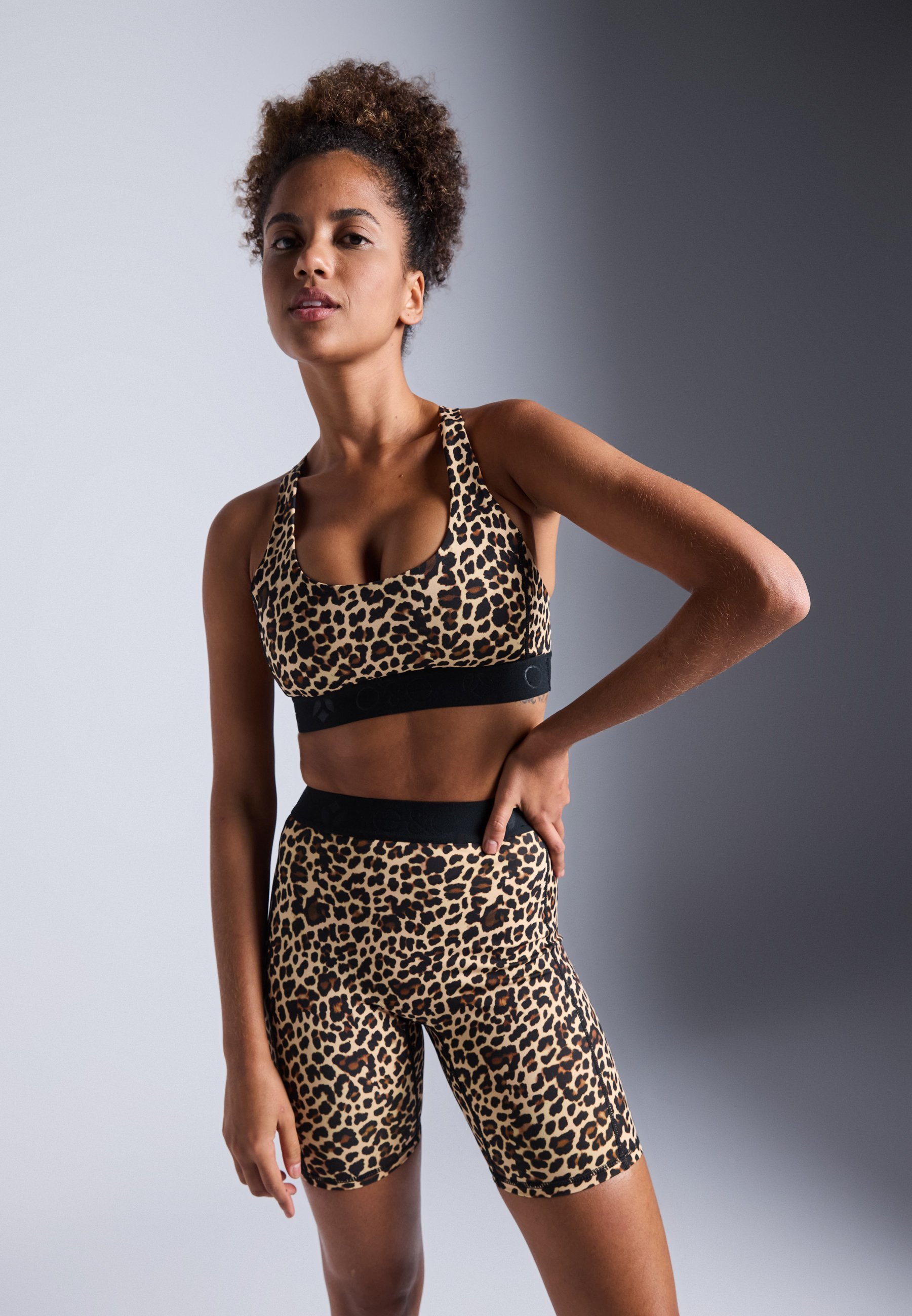 Soutien-gorge de sport Even&Odd Active à maintien moyen - marron foncé/noir/beige