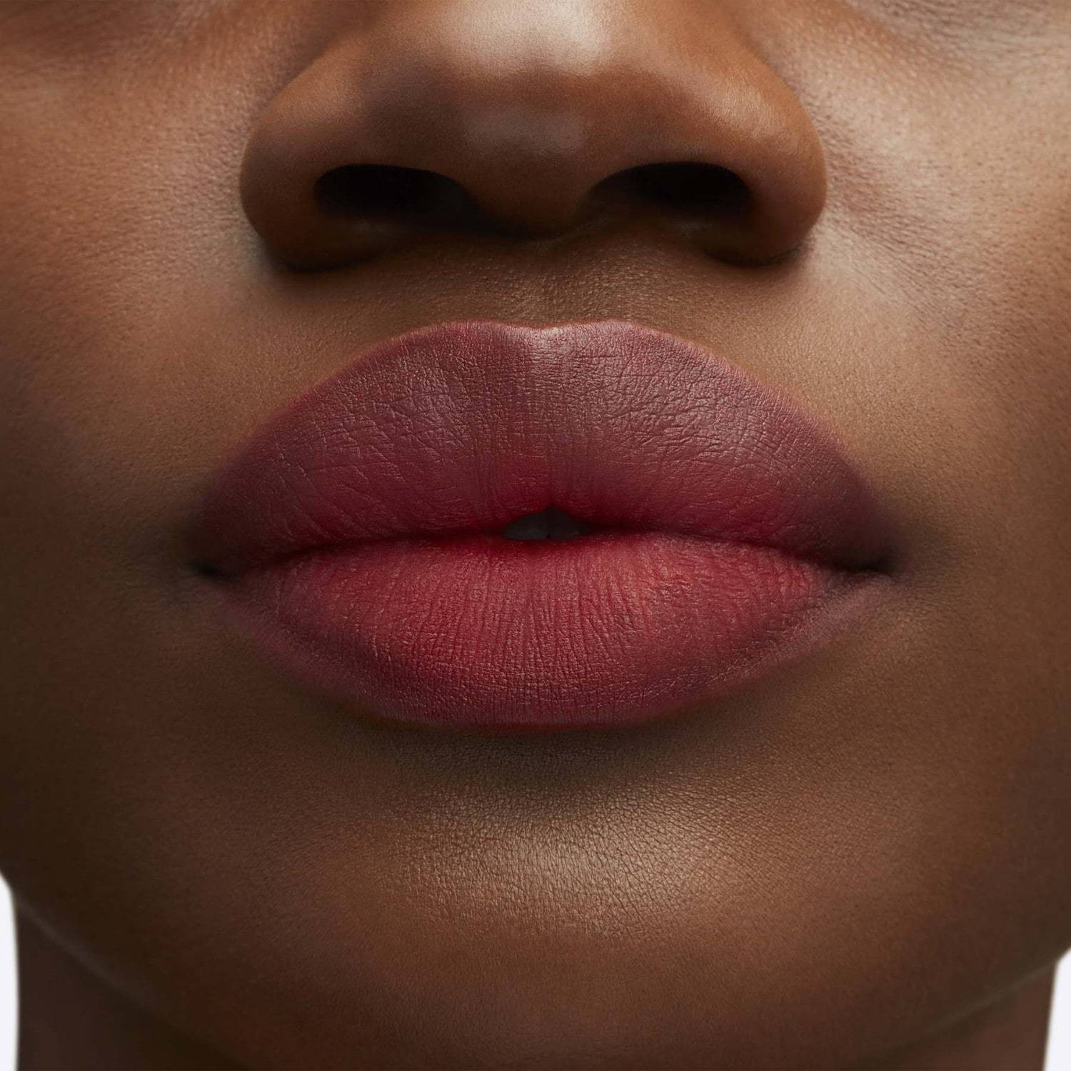 MAC Ruby's Crew Powder Kiss lūpų dažai - 3 g