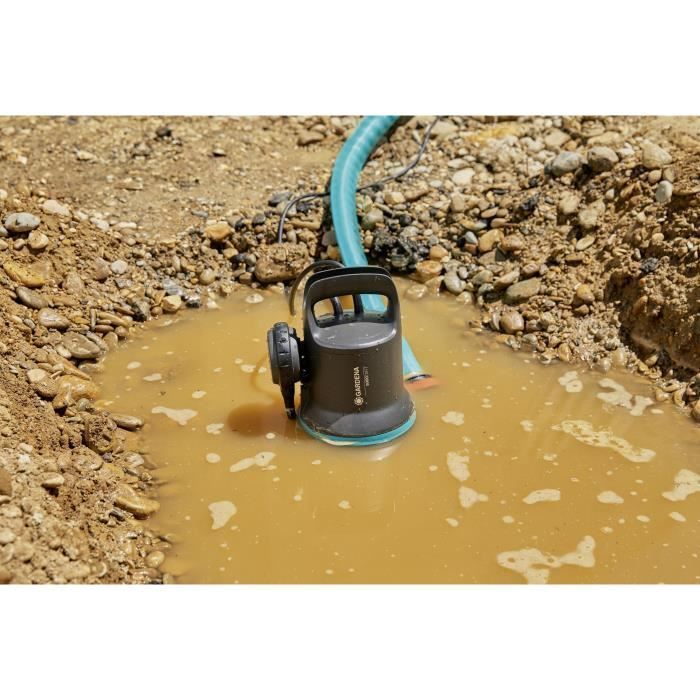 GARDENA Dirty Water Pump 9000 – 300W – Max flow rate 9000l/h & max pressure 0.6bar – 5 year extended warranty (9040-20)