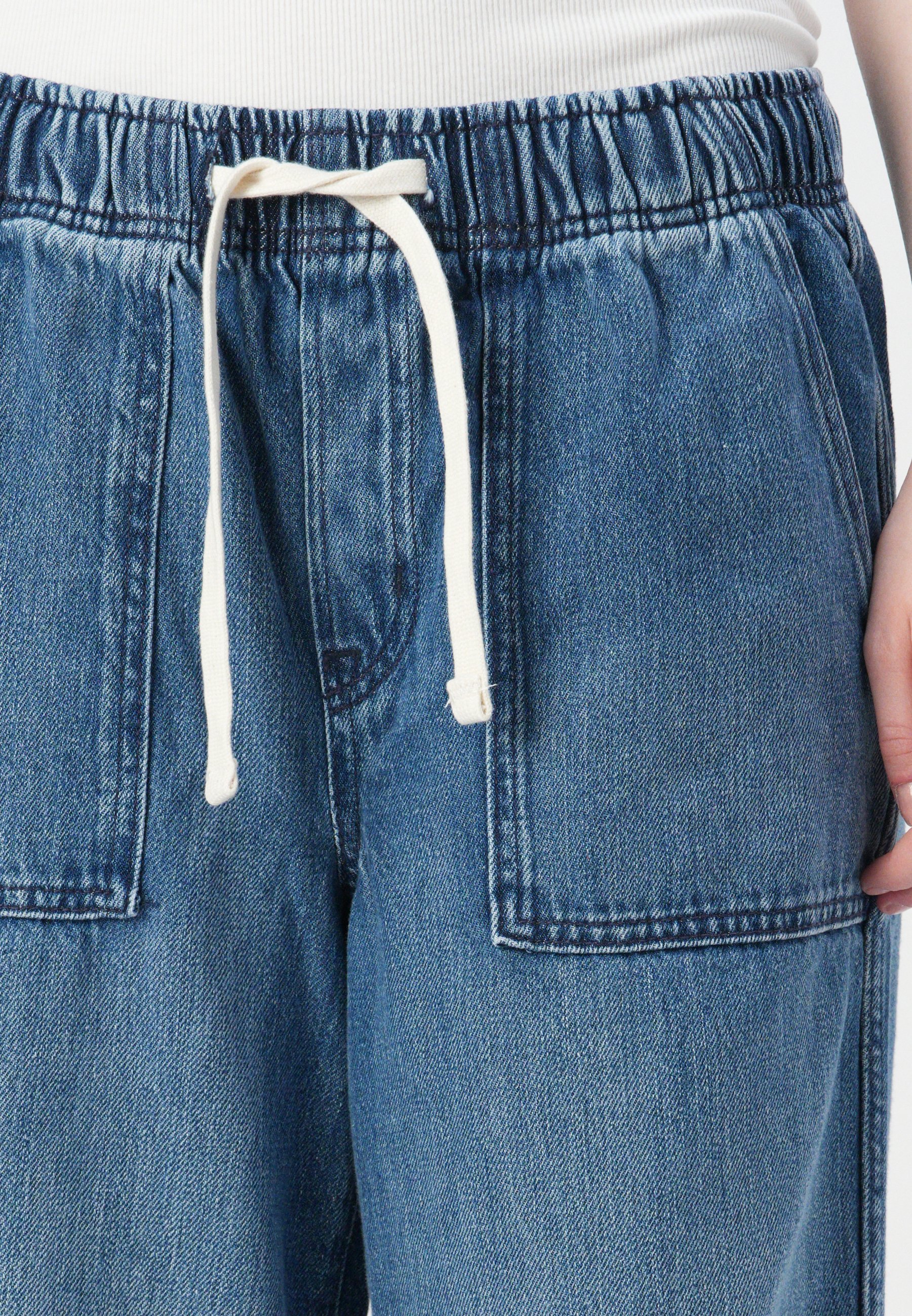 GAP BARREL MERAPI - Relaxed fit jeans - medium wassing