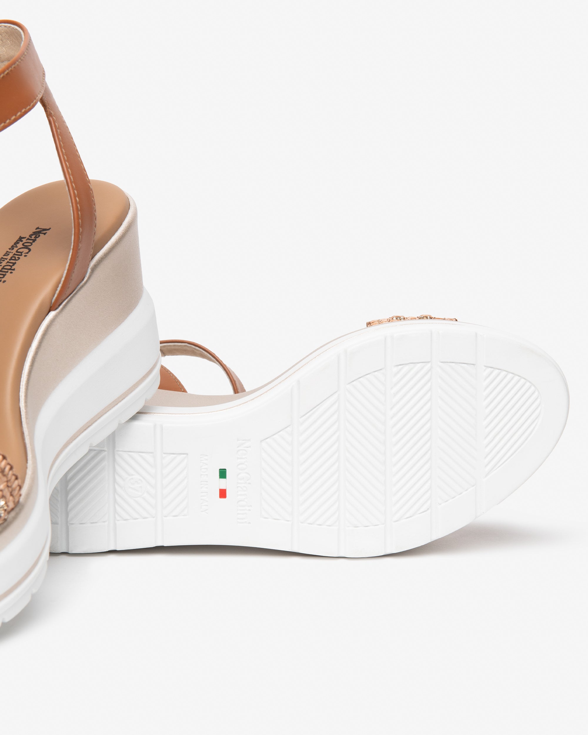  Damen-Sandalen aus Leder und Stoff