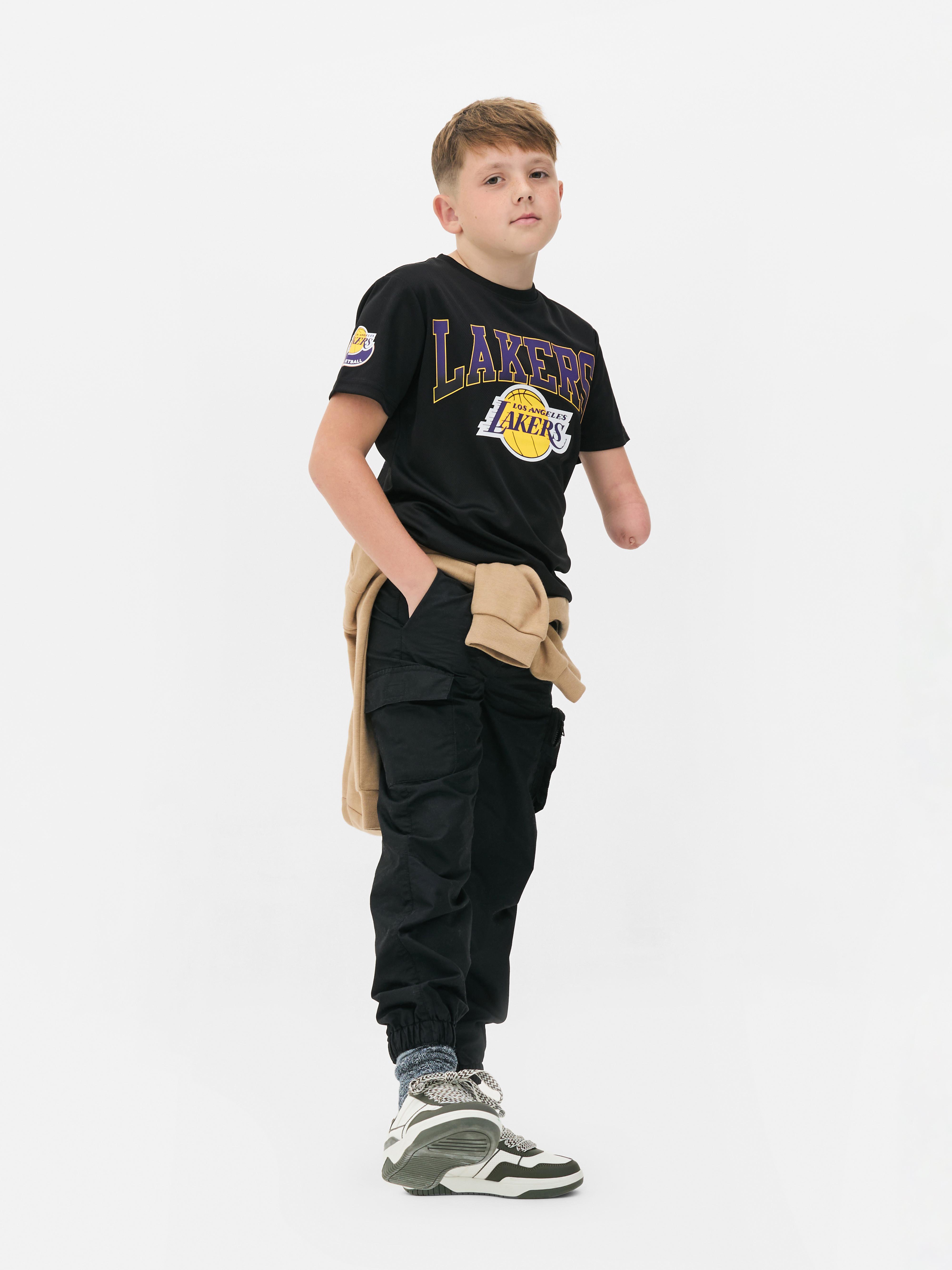 Tricou NBA Los Angeles Lakers Un tricou NBA cu mâneci scurte și imprimeuri Los Angeles Lakers