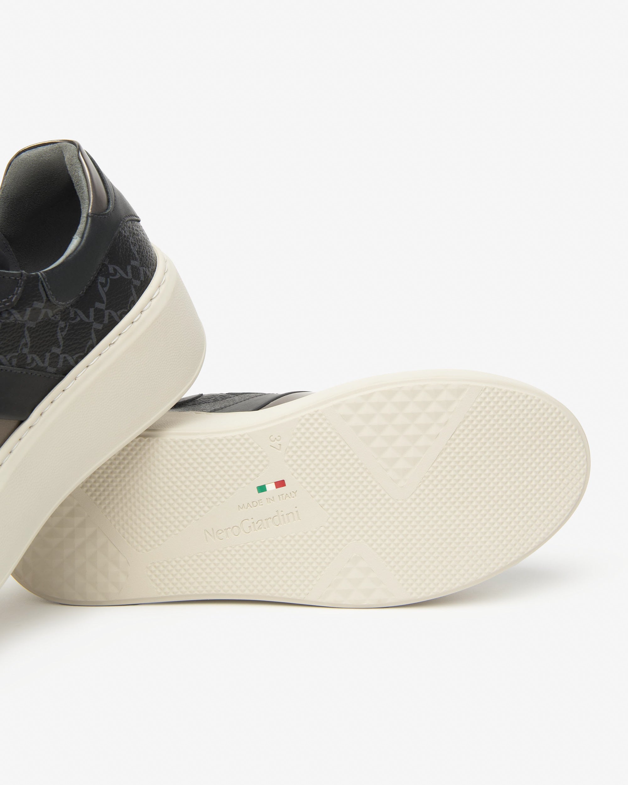  Damen-Sneaker aus Leder, Funktionsmaterialien und Wildleder