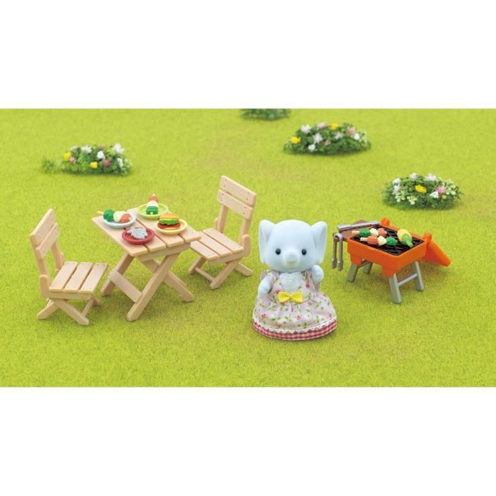 Miniature figurine - SYLVANIAN FAMILIES - The Elephant Girl and her picnic set