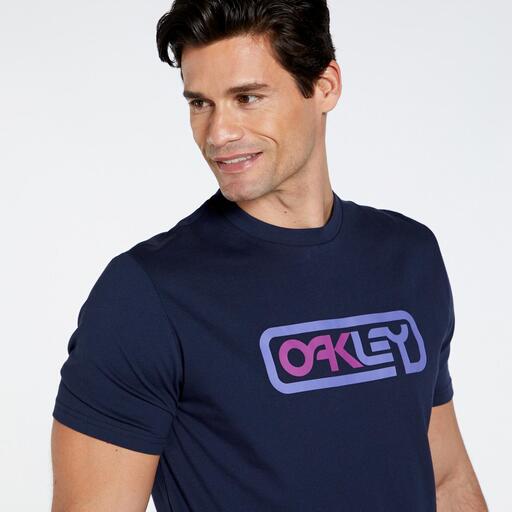 Oakley låst inde