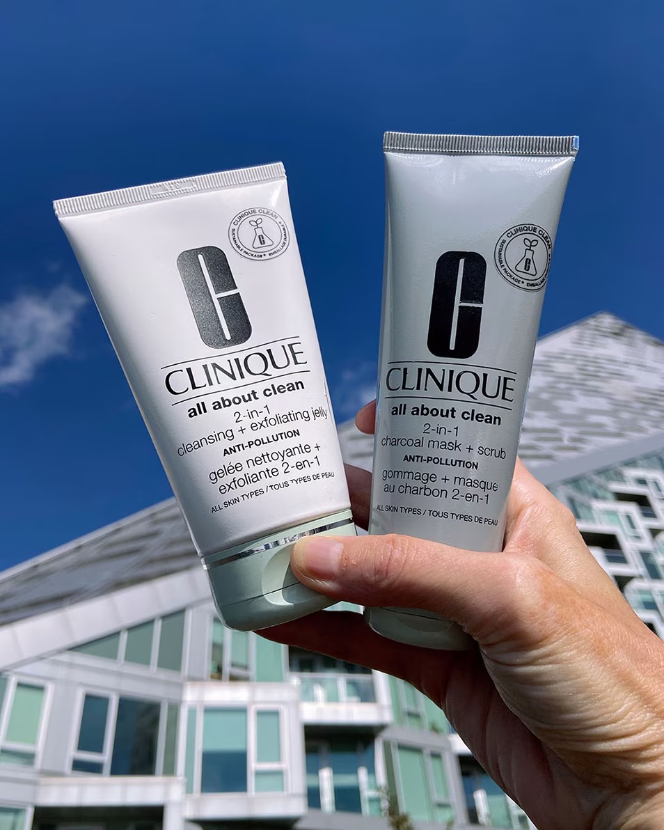 CLINIQUE ALL ABOUT CLEAN™ MASCA CU CĂRBUNE 2 ÎN 1 MASCA ȘI EXFOLIANTUL CU CĂRBUNE ÎN 1 - DETOXIFIANT - PENTRU TOATE TIPURILE DE TEN