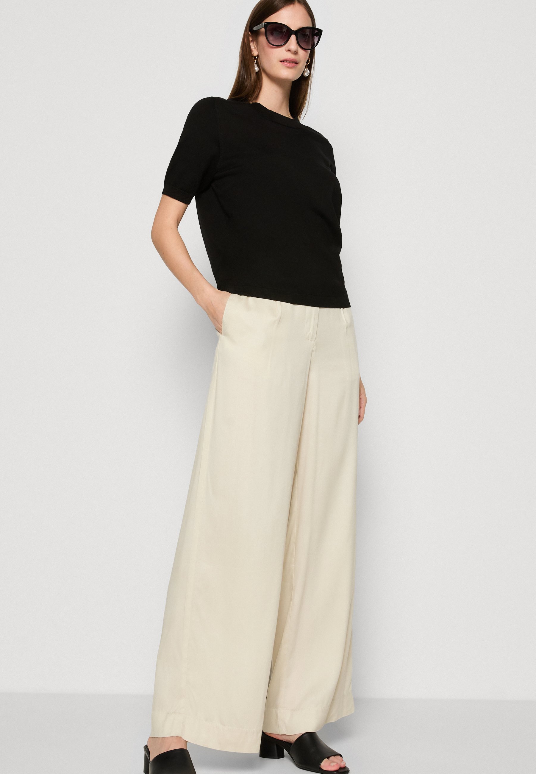 Lindex POLLY - Basic T-Shirt - schwarz