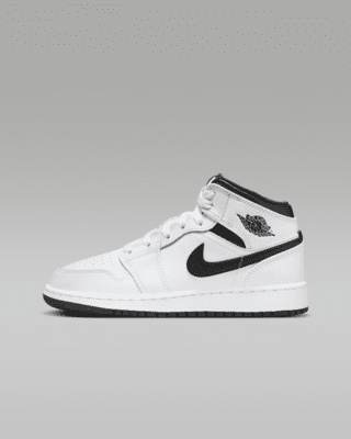 Air Jordan 1 Mid Older Kids' Shoes