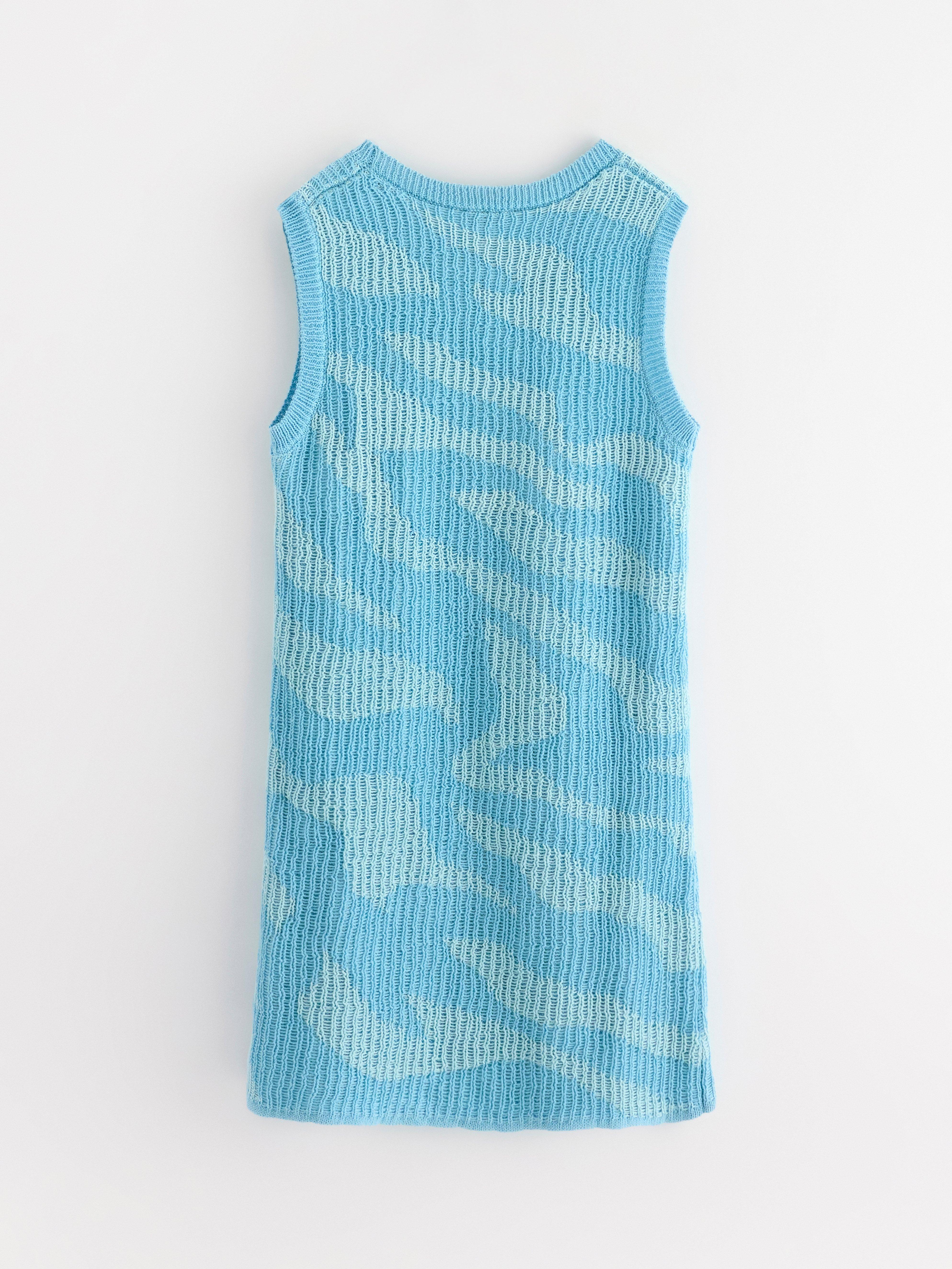 Vestido curto de tricô azul claro acinzentado