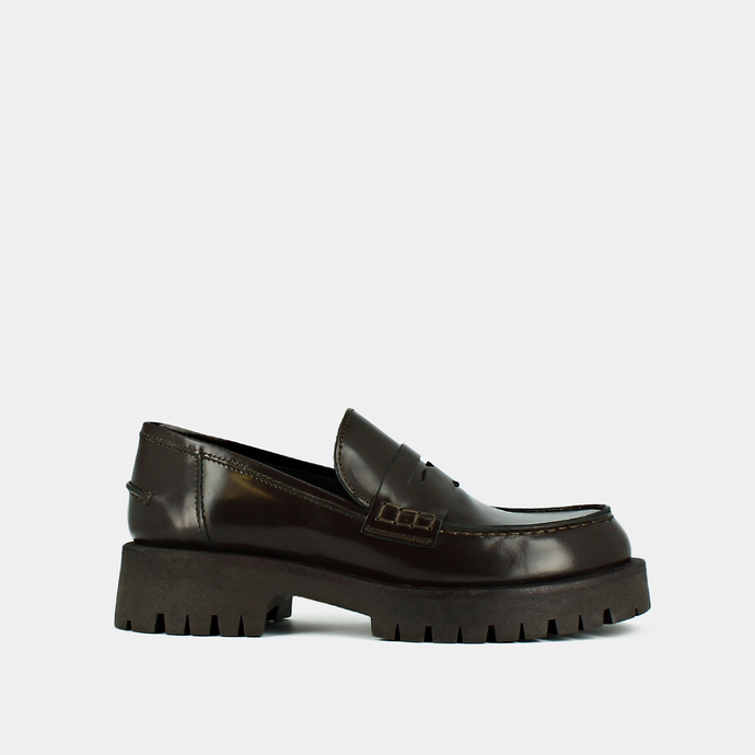 Mocassins à semelles crantées  en cuir glacé marron