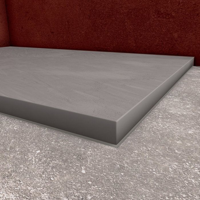 Plato de ducha con efecto piedra gris de 90x140 cm y rejilla decorativa perforada de acero inoxidable.