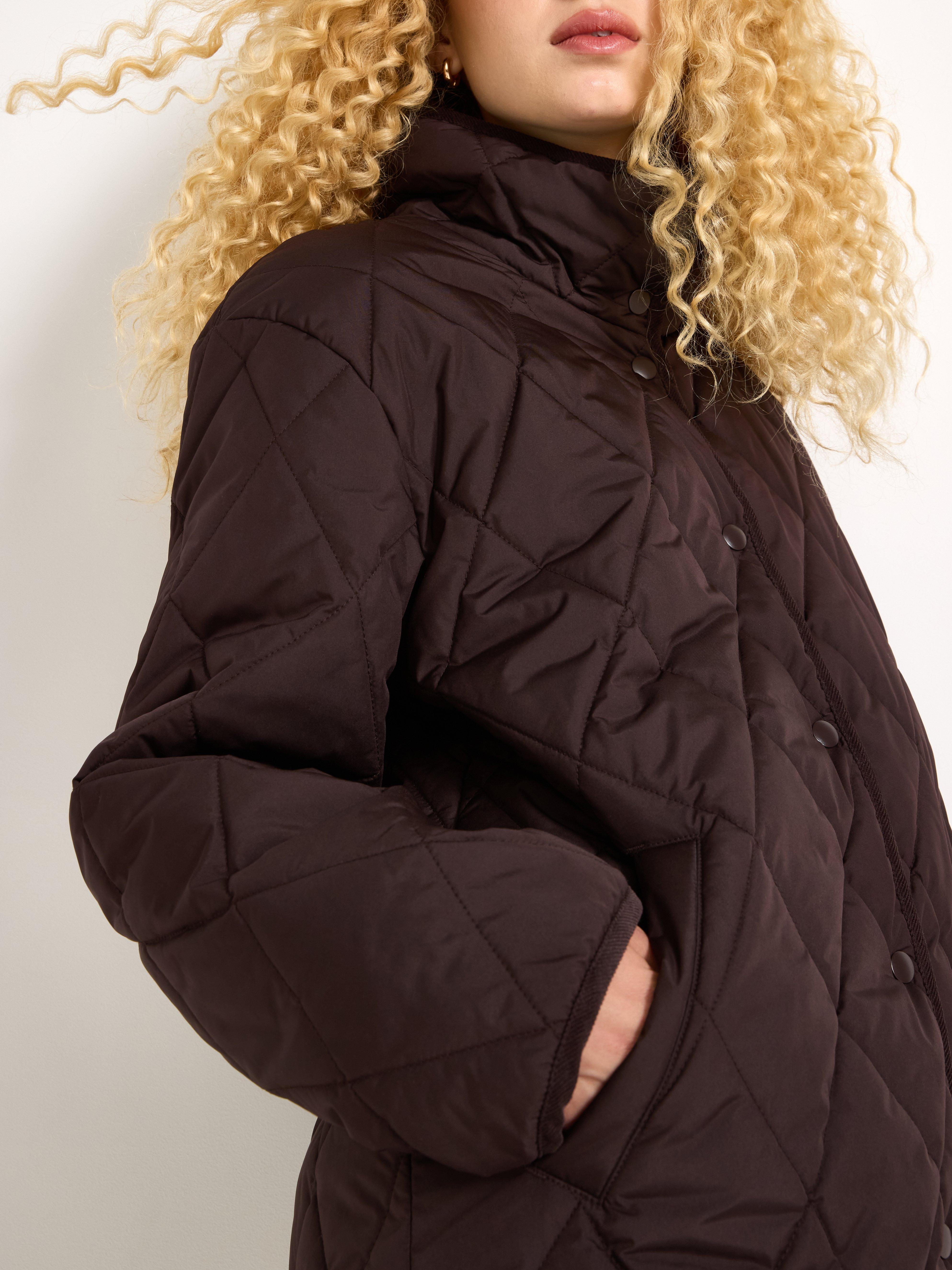 Vattenavvisande quiltad jacka Dark Dusty Red