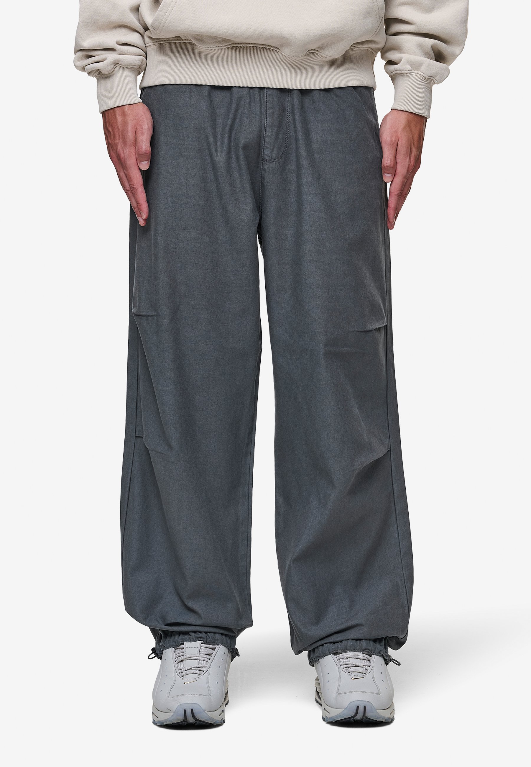 Pegador ASHTON PARACHUTE PANTS - Pantalon classique - black
