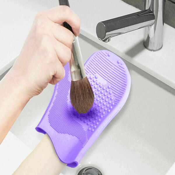 Guantes de limpieza de brochas de maquillaje Envie Luxury 2 Way Magic, color morado