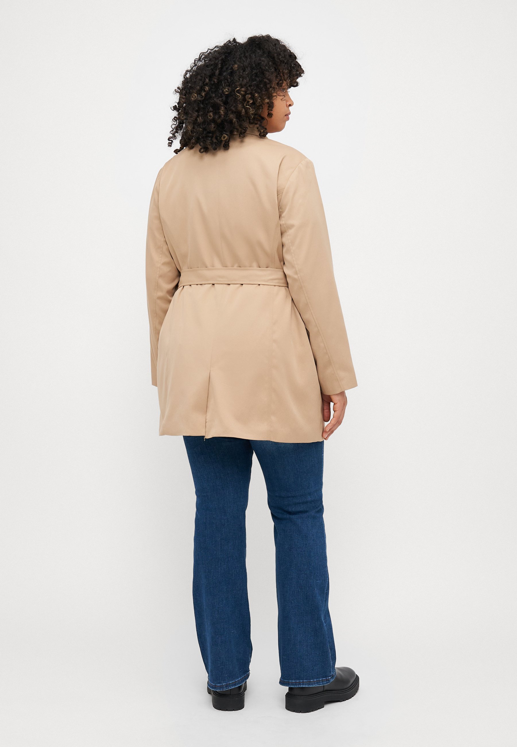 ALLEEN Carmakoma CARVALERIE - Trenchcoat - gemberwortel