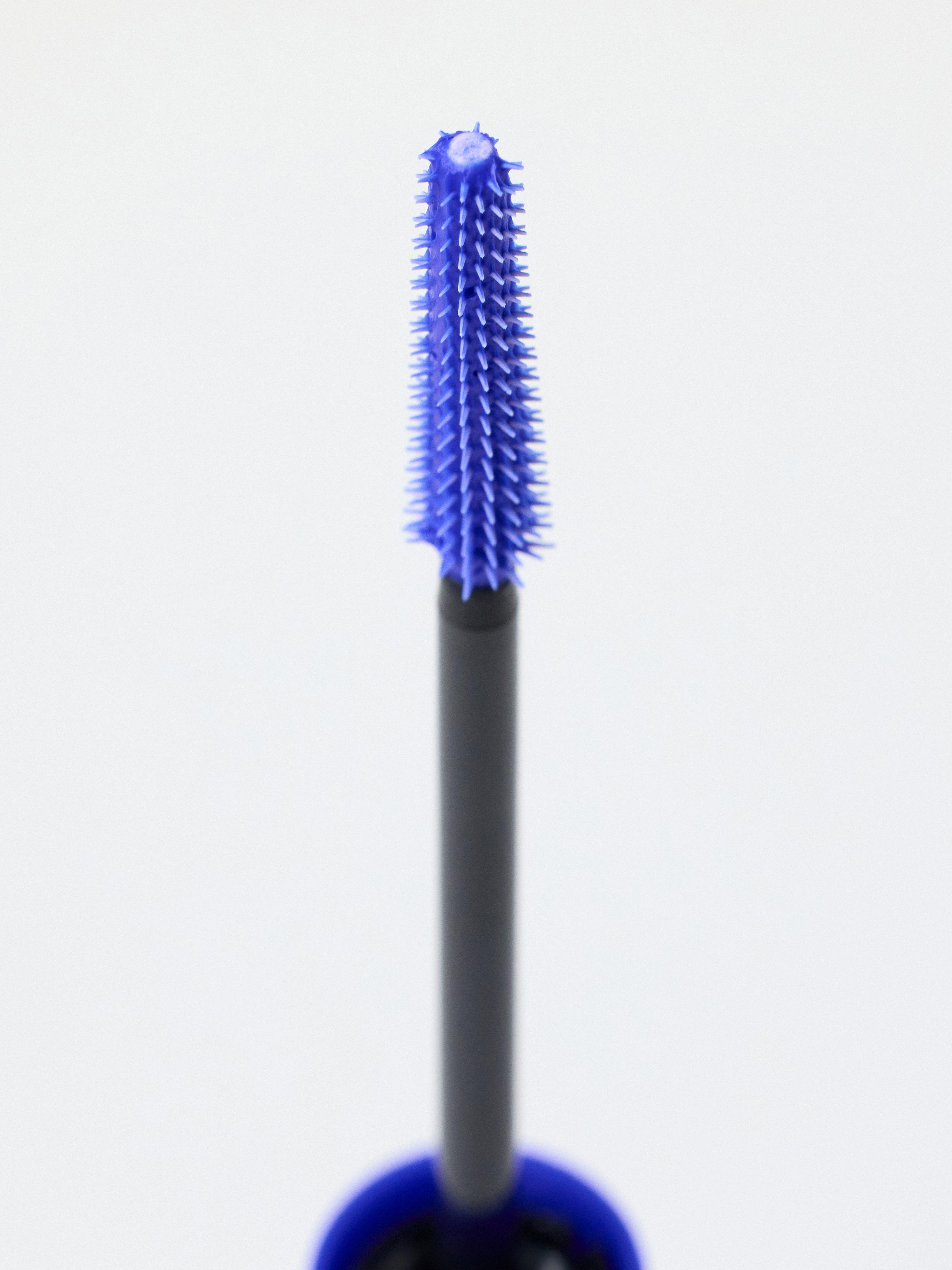 Řasenka Maybelline Lash Sensational Sky High odstínem MODRÁ MLHA