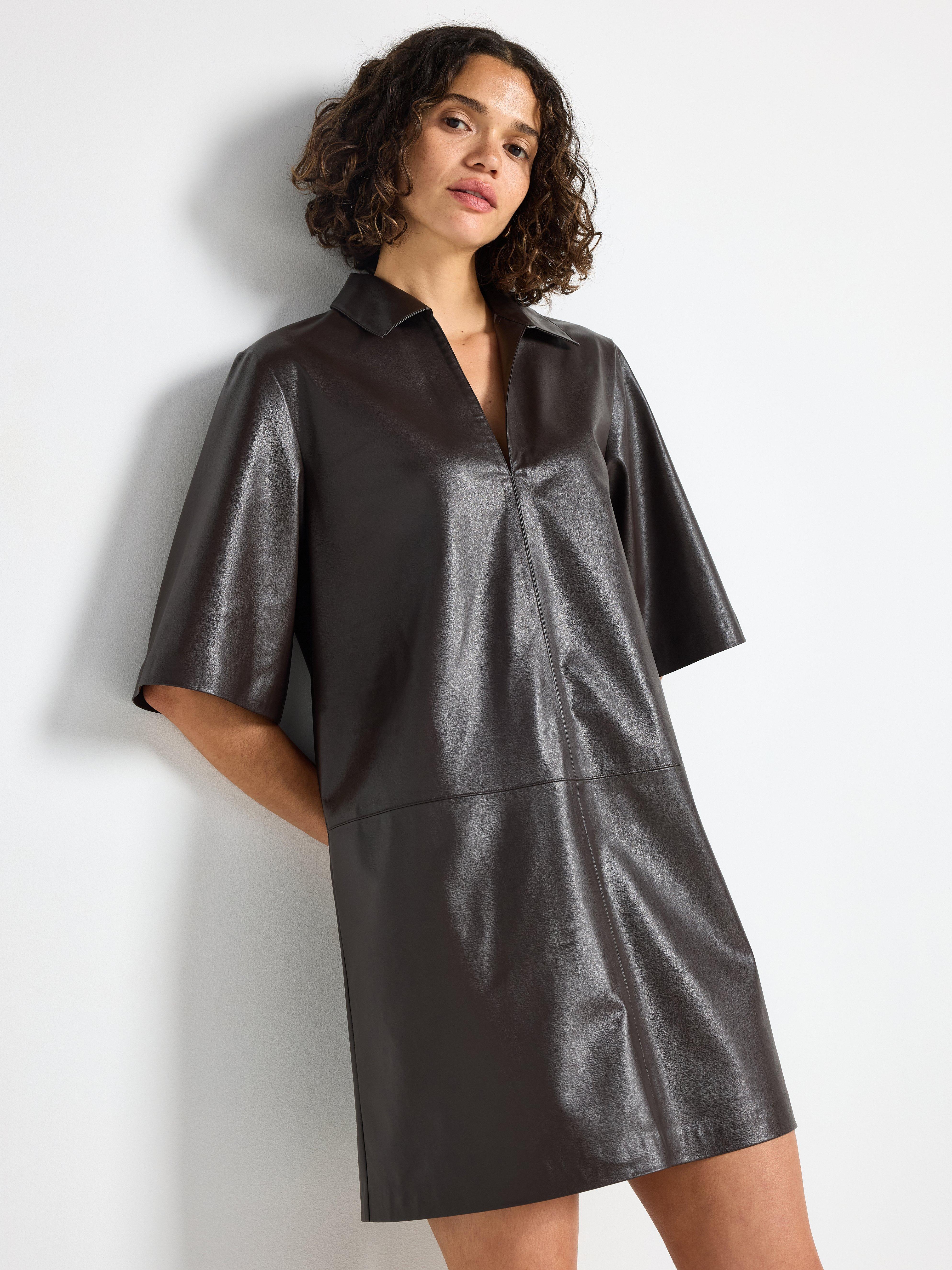 Minivestido de imitación de piel marrón oscuro