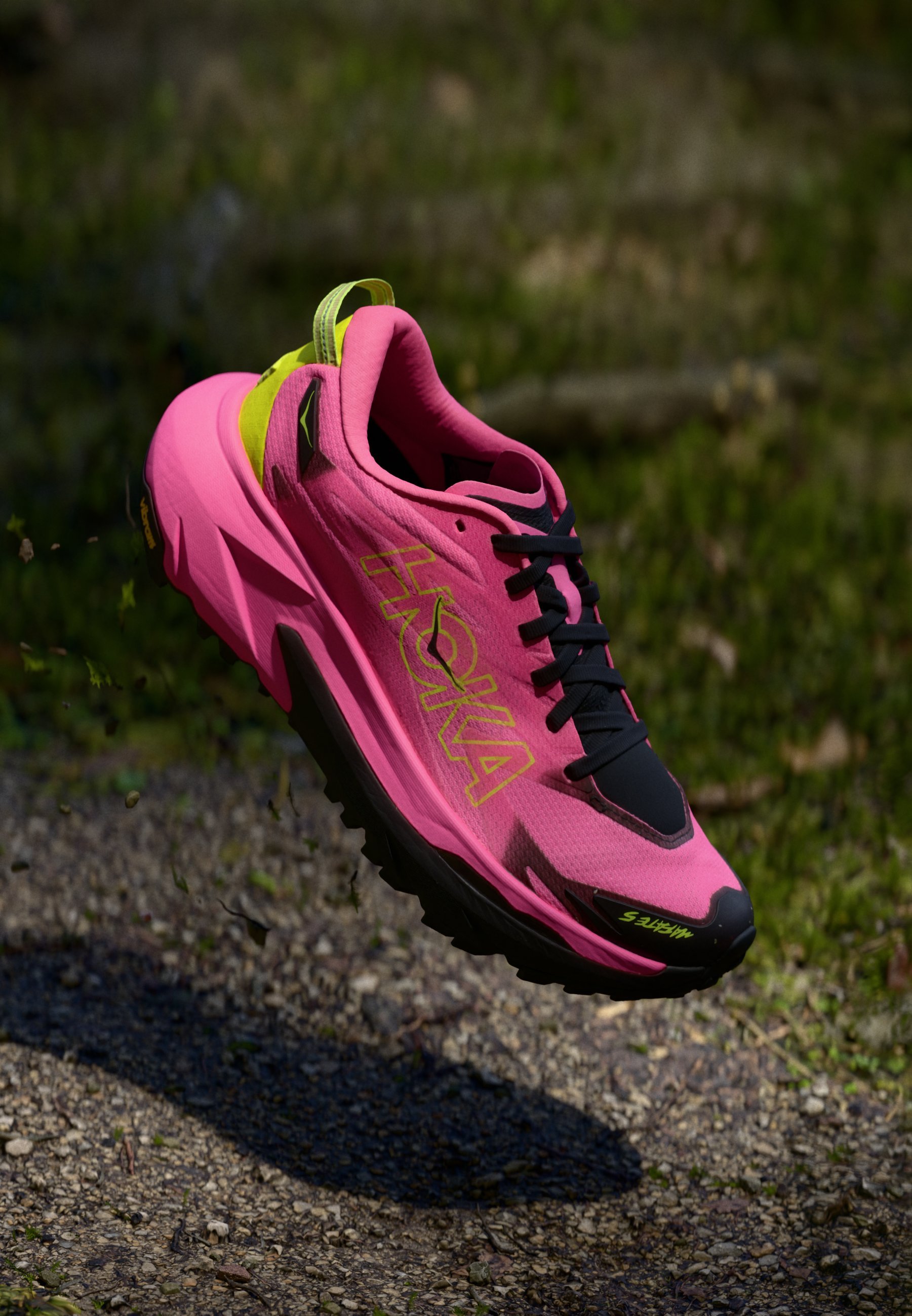 HOKA MAFATE 5 - Trailrunningschoenen - neonroze/zwart
