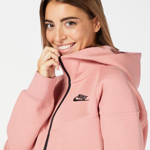  Nike Tech