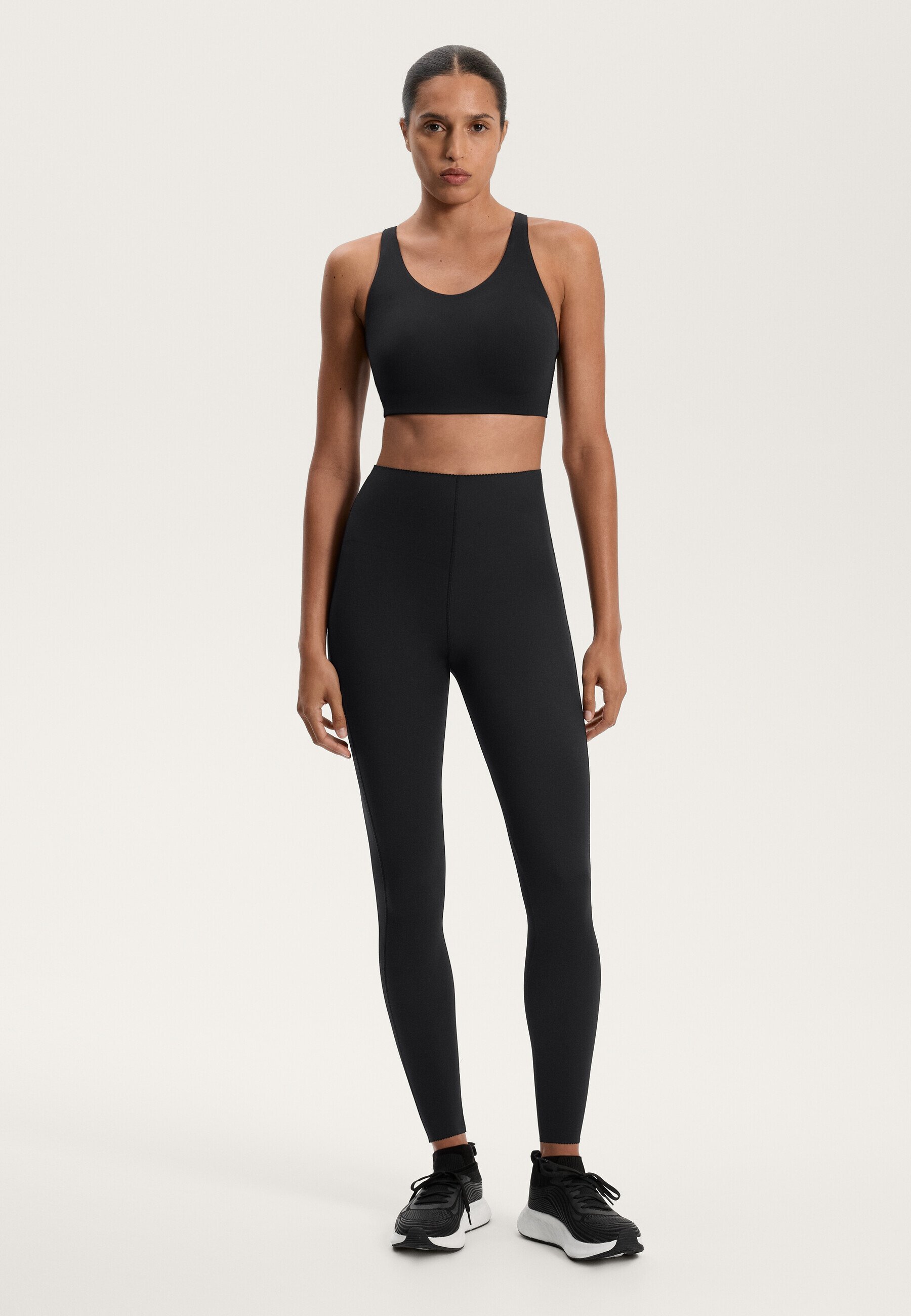 Leggings OYSHO EXTRA-COMPRESSIFS RELEVANT DE 65 CM - noirs