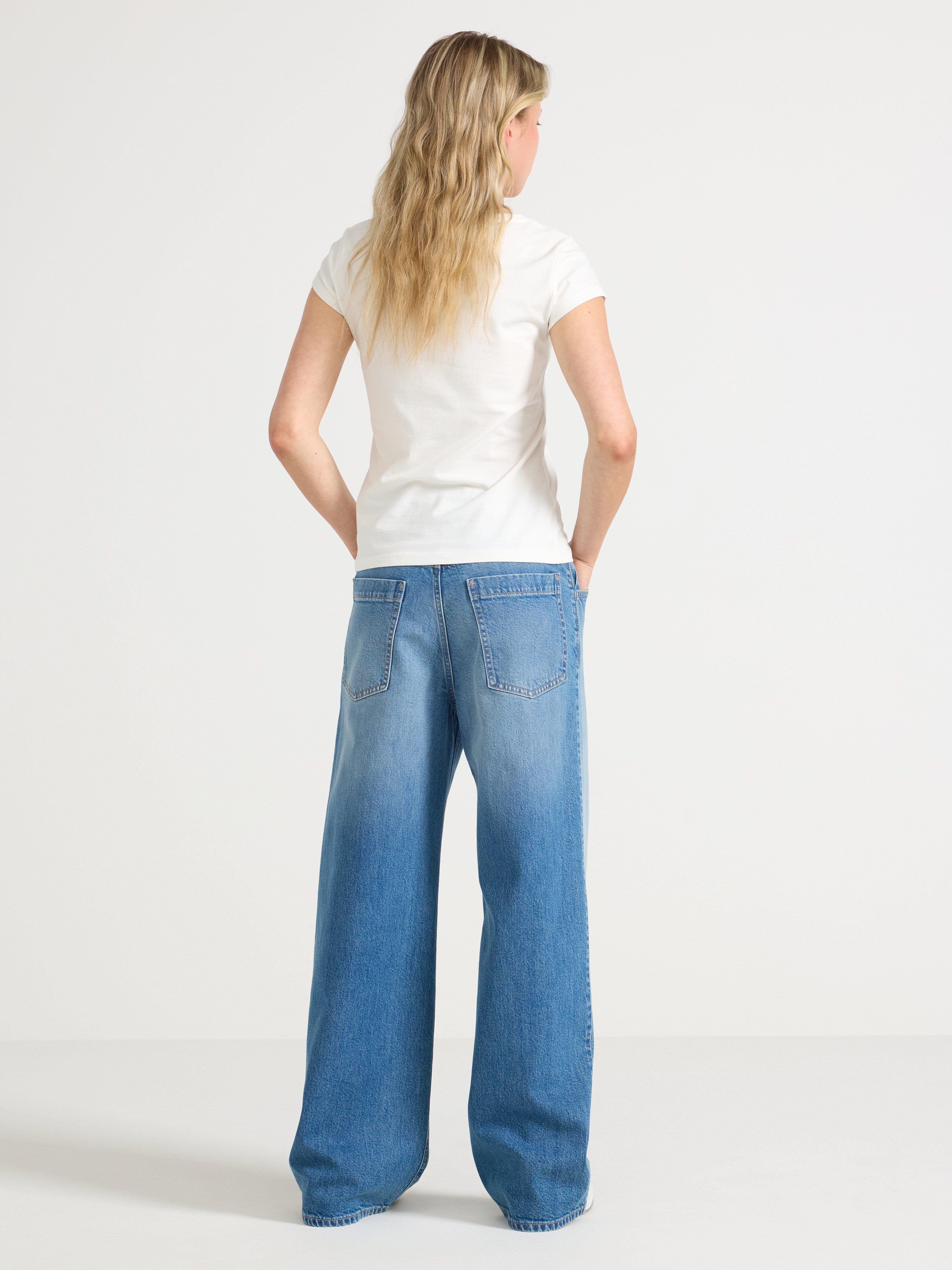 Calça jeans VEGA de perna larga, azul denim.