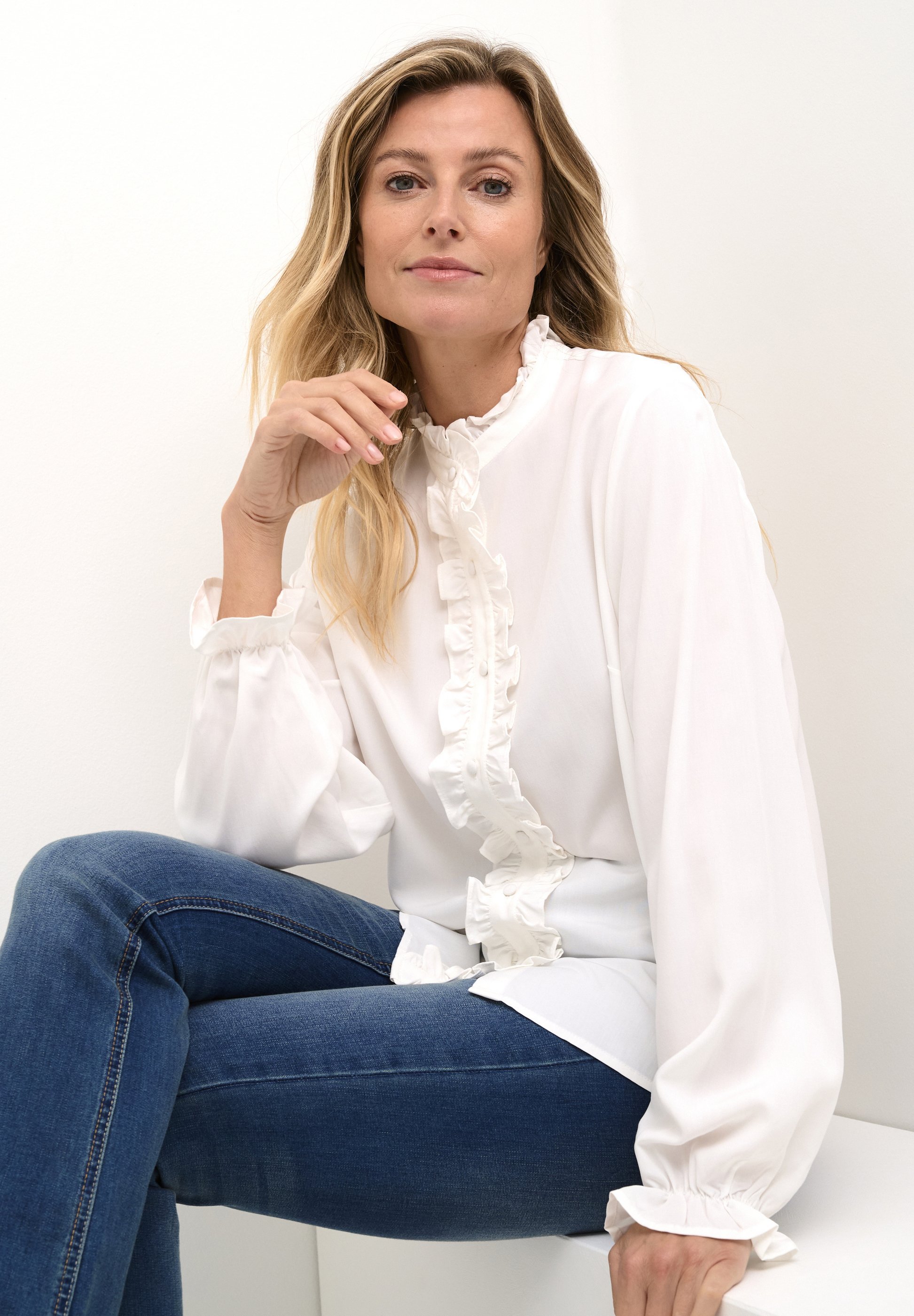 Crème VENEA FRILL - Blouse met knoopsluiting - sneeuwwit