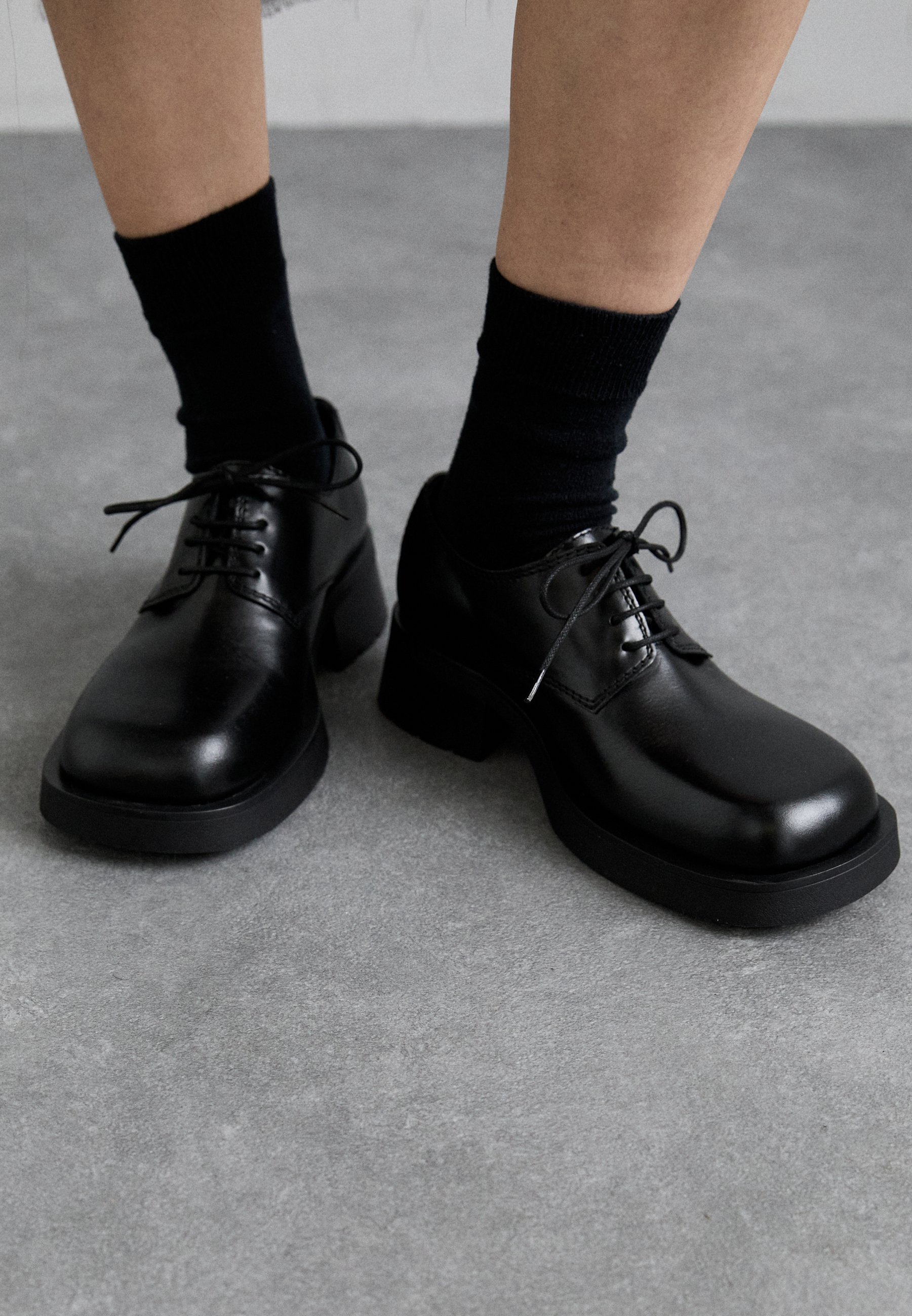 MIISTA ALTHEA BROGUES - Lace-ups - preto