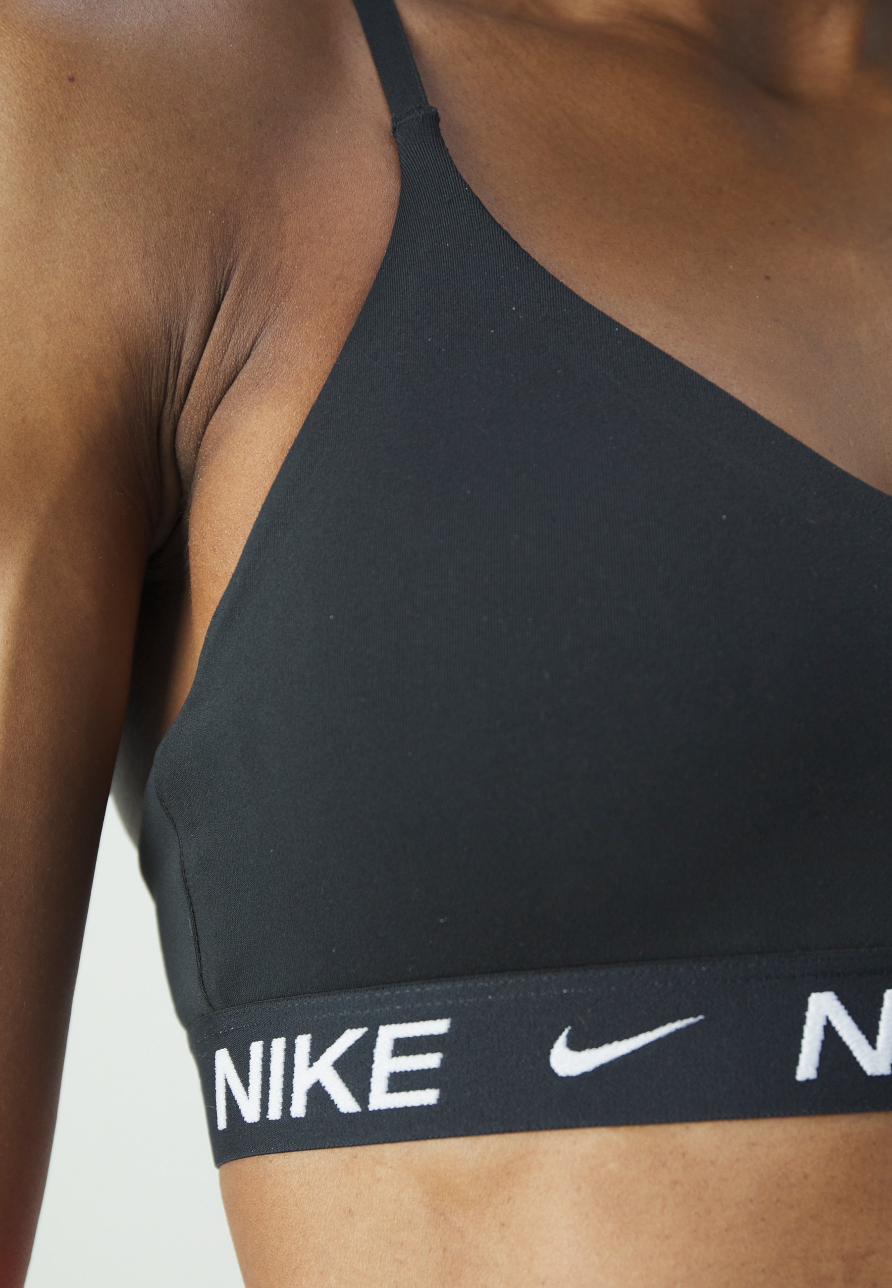 Nike Performance INDY BRA - Sportbeha met lichte ondersteuning - zwart/wit
