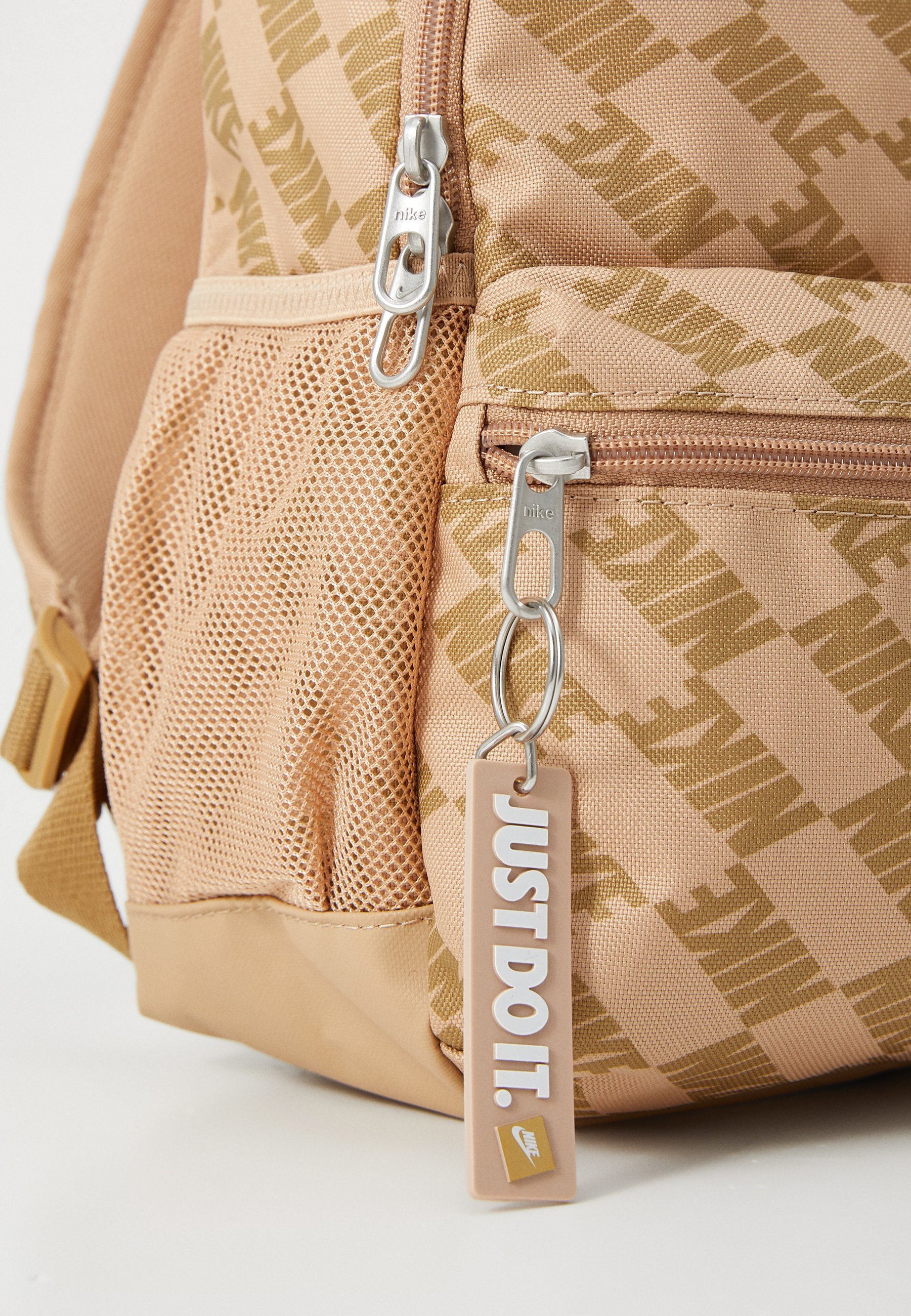 Mochila Nike Sportswear UNISSEX - cor cânhamo/faia/(branco)