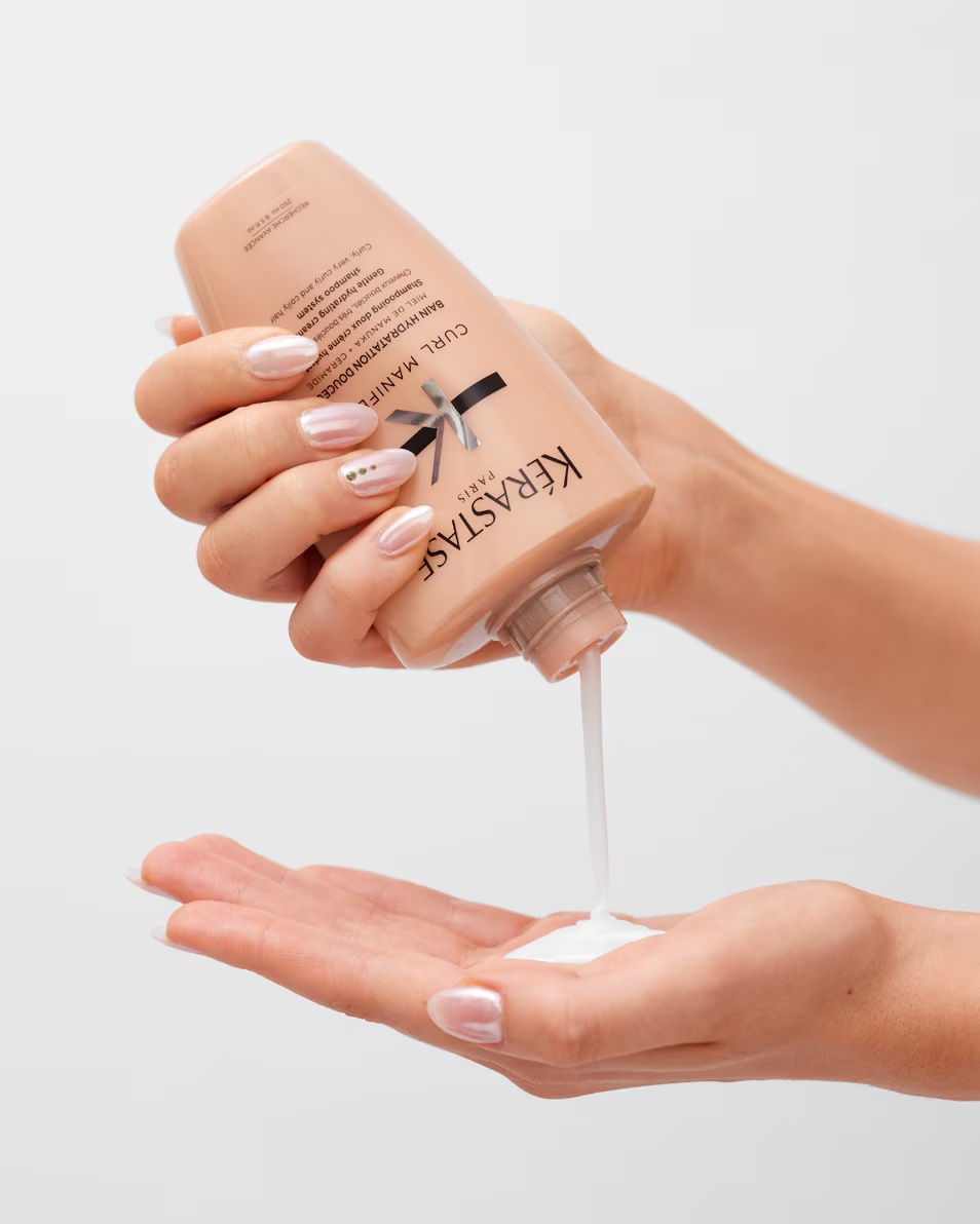 KÉRASTASE CURL MANIFESTO BAIN HYDRATION DOUCEUR ΕΝΥΔΑΤΙΚΟ ΣΑΜΠΟΥΑΝ, ΓΙΑ ΟΛΟΥΣ ΤΟΥΣ ΤΥΠΟΥΣ ΣΠΟΥΔΩΝ