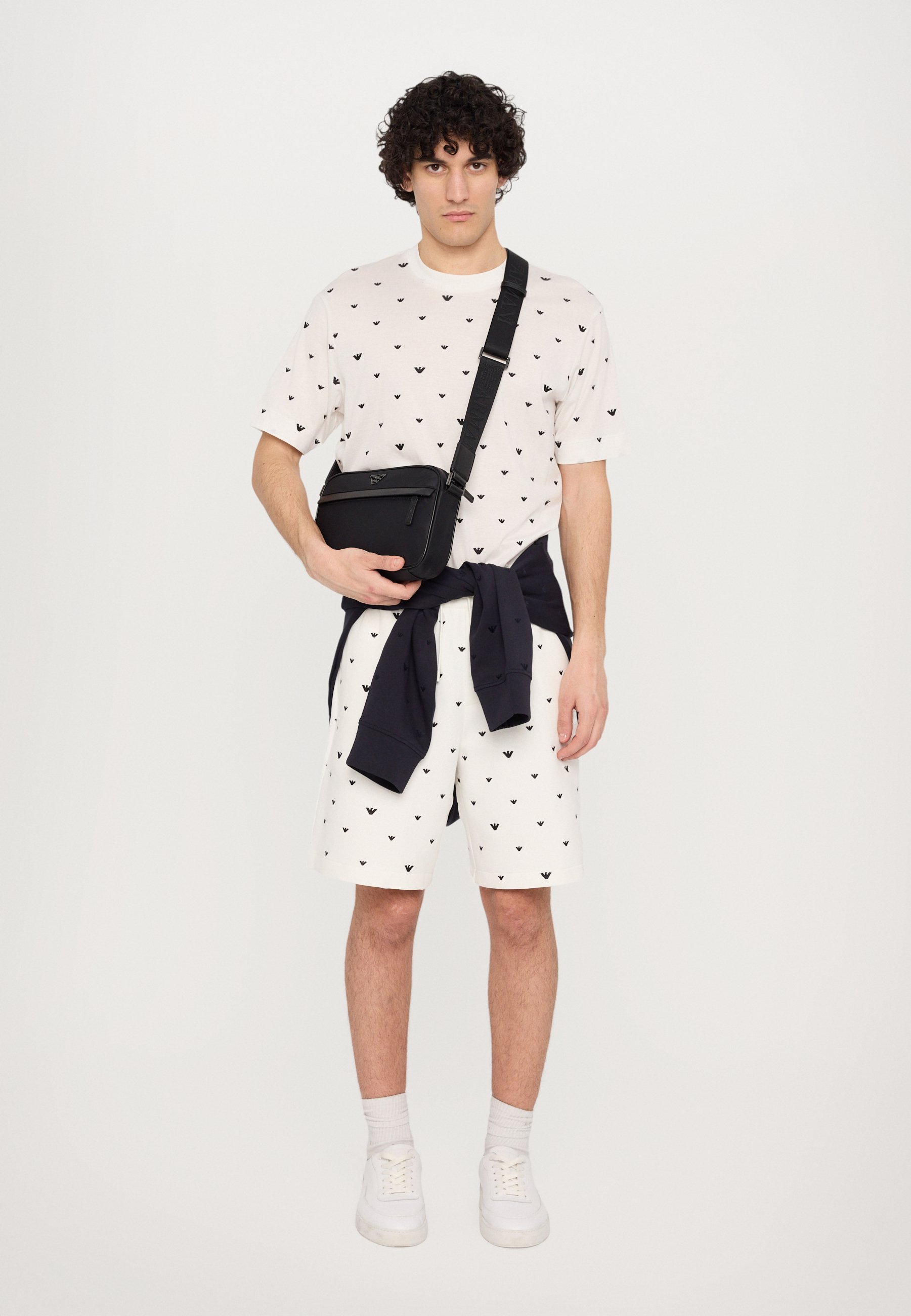 Emporio Armani ÕLAKOTT UNISEX - Õlakott - must ilu