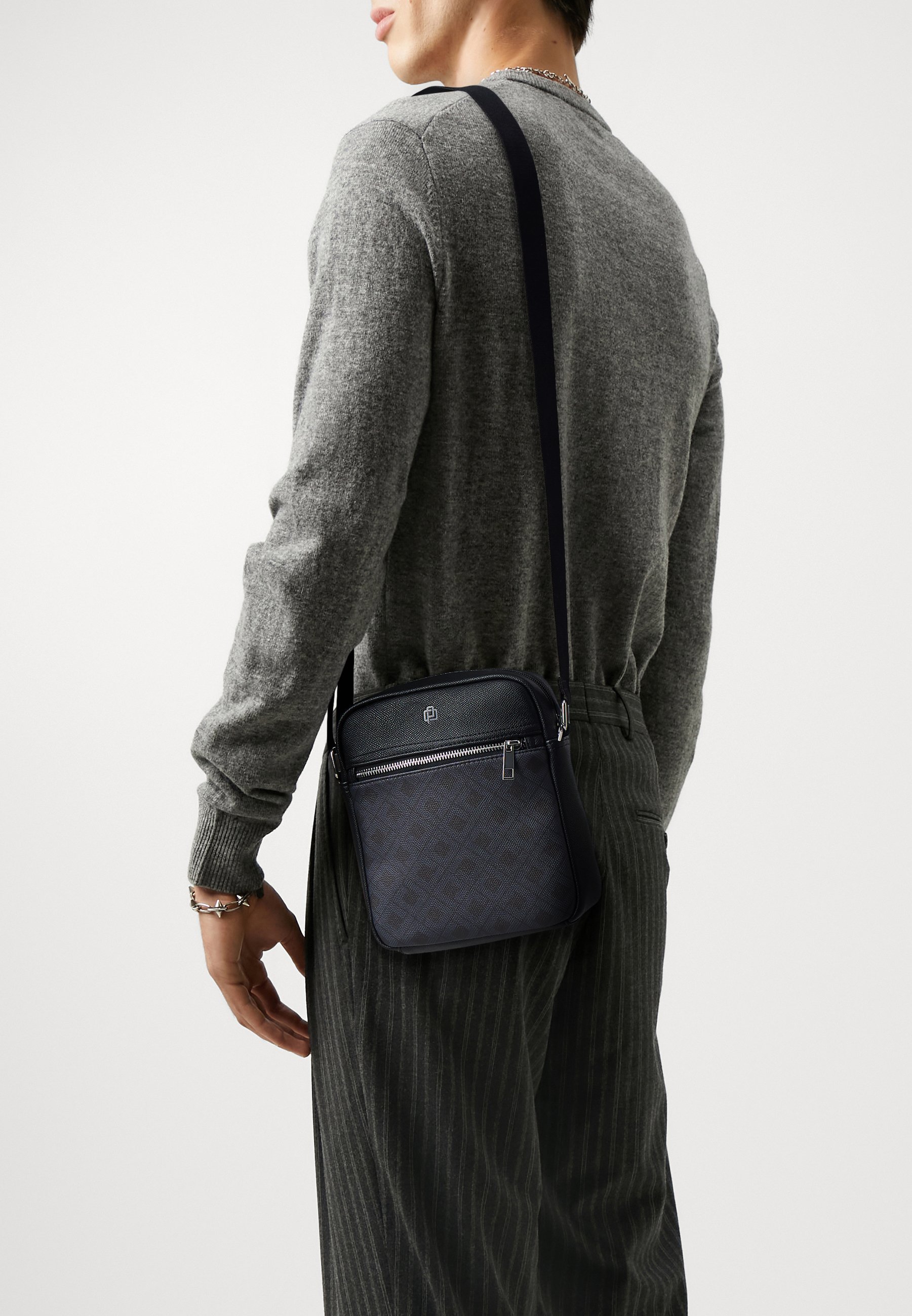 Pier One UNISEX - Torebka na ramię - czarna