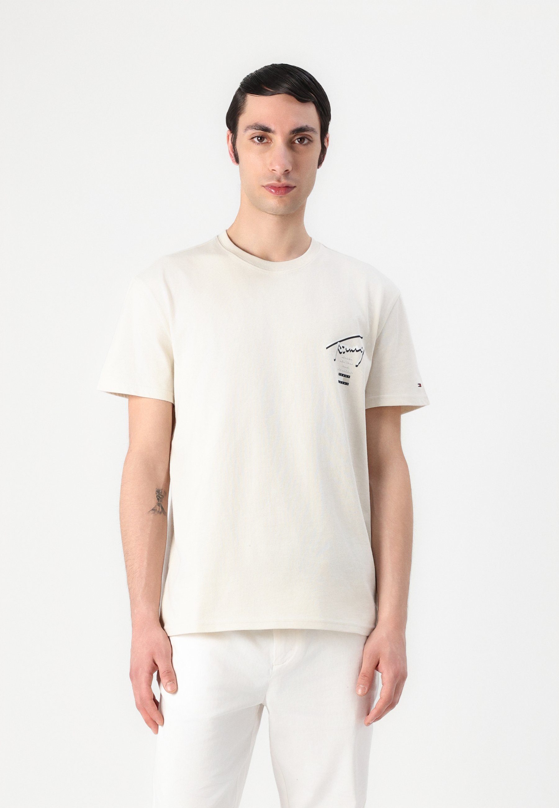 Tommy Jeans SIGNATURE CITY TEE UNISEX - T-shirt stampata - duna di sabbia del deserto