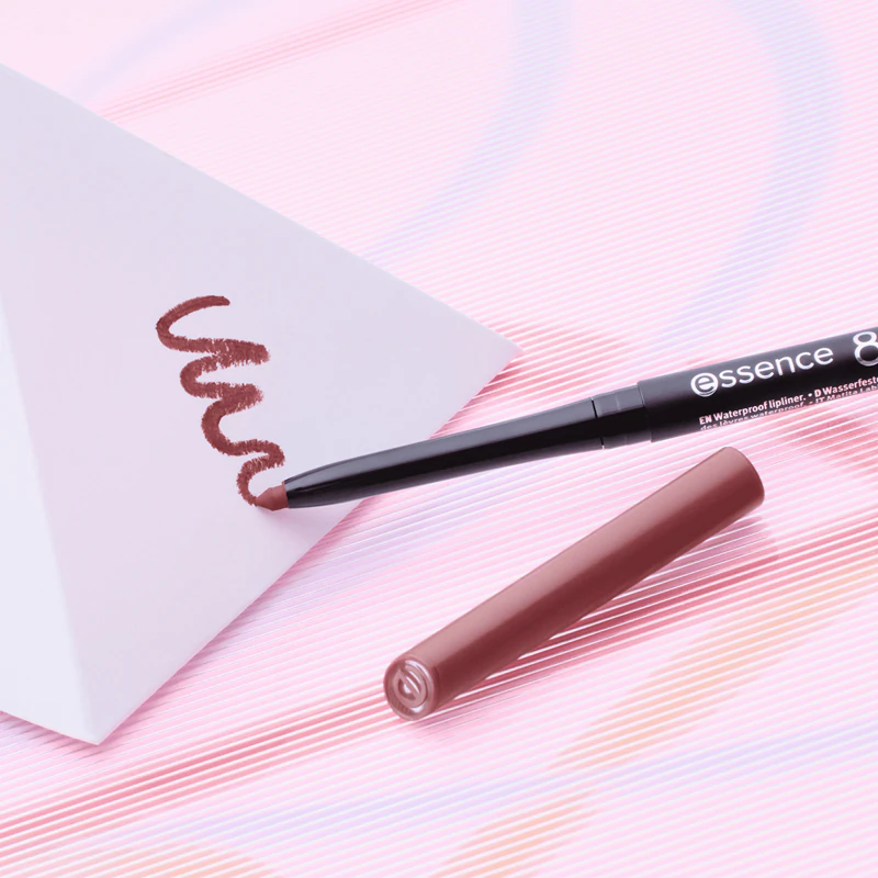 essence 8h Matte Comfort matte lippenpotlood met puntenslijper