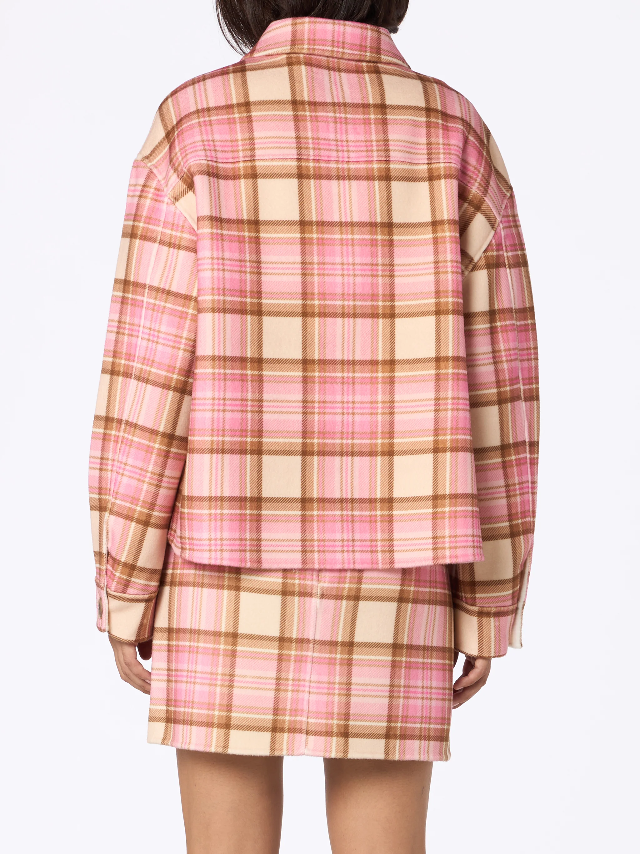 Camisa corta para mujer Bonnibell con estampado de tartán rosa.