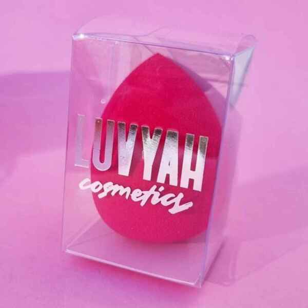 Luvyah Cosmetics Třešňově červená houbička na blendování
