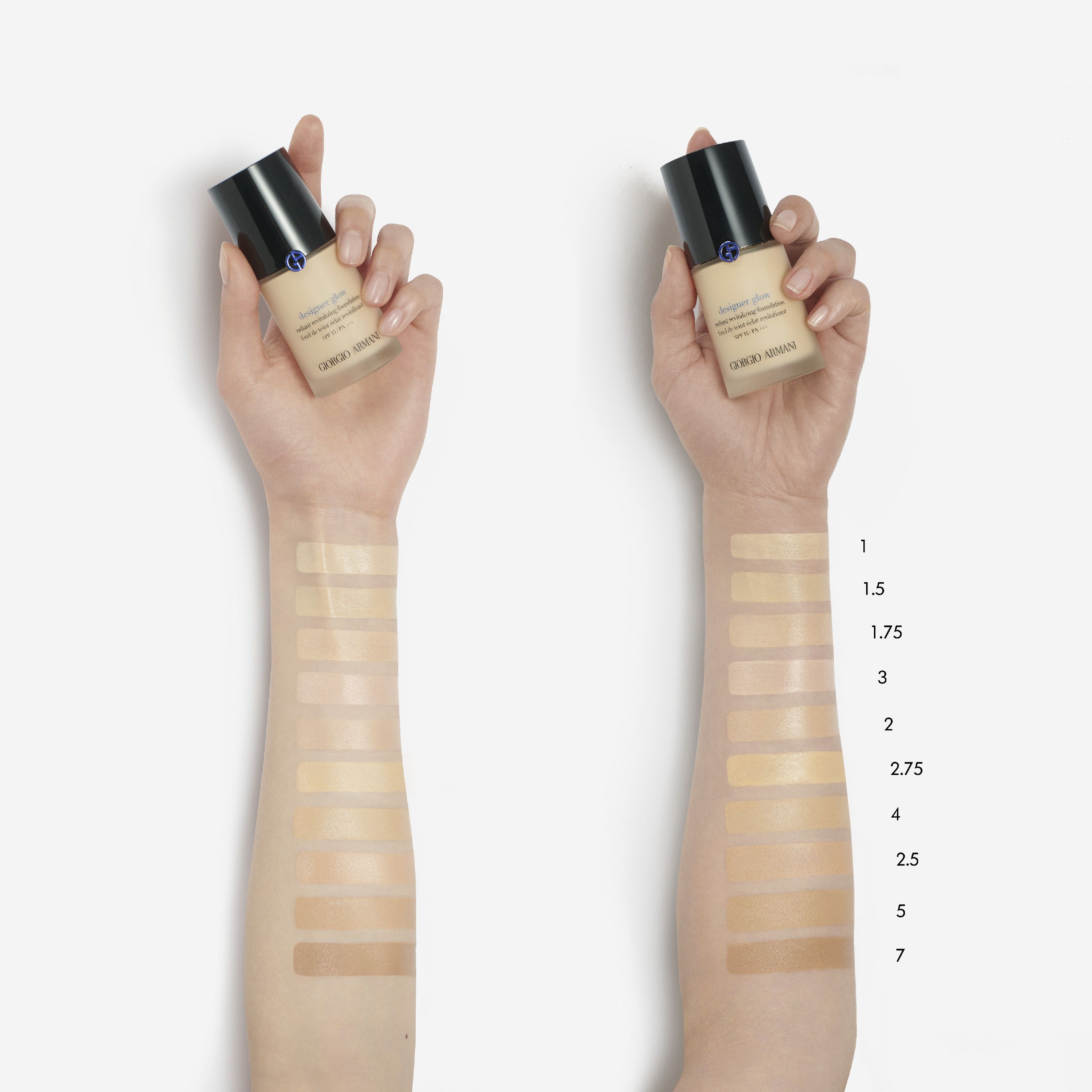Dizajnérsky rozjasňujúci make-up s kyselinou hyalurónovou Luxusné make-upy